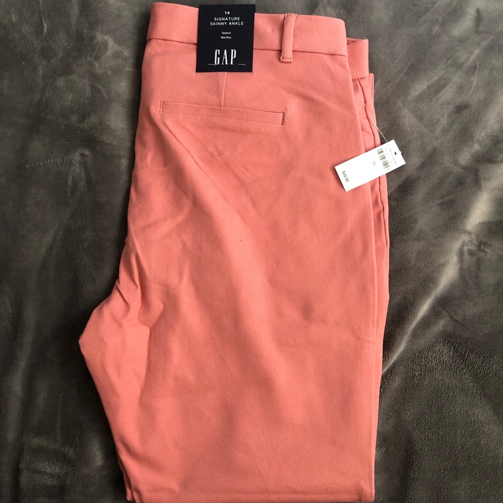Gap slacks - Picture 1 of 4